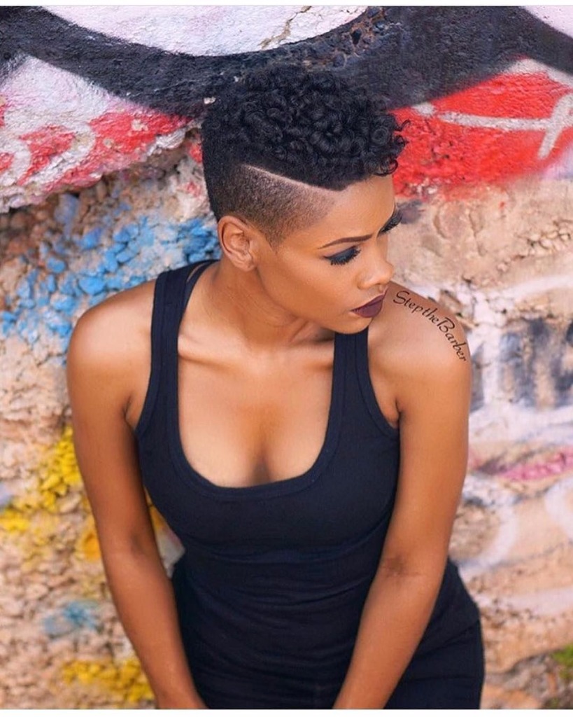 Coupe courte femme afro - afrodelicious salon nappy Coupe courte femme afro - afrodelicious salon nappy